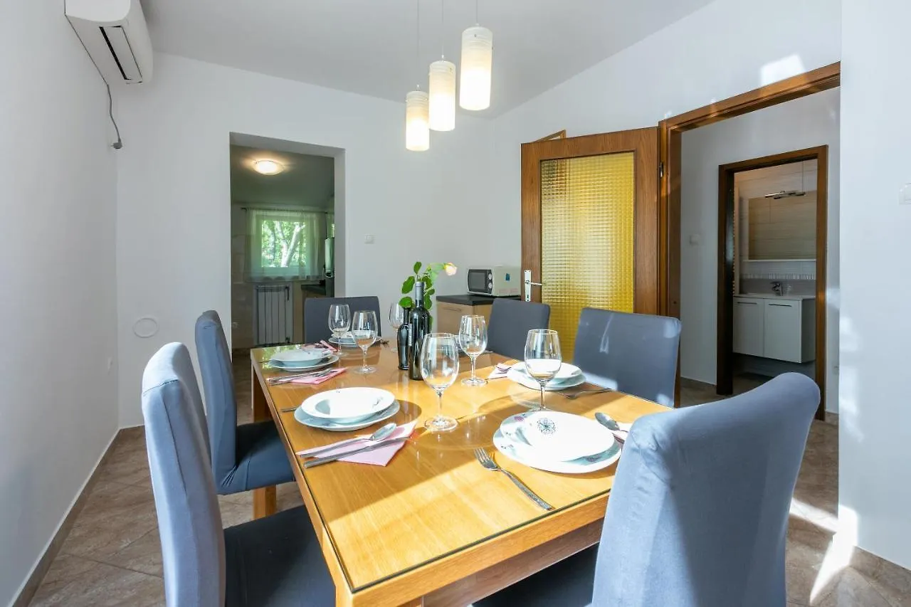 House Vicky Vila Moscenice 0*,